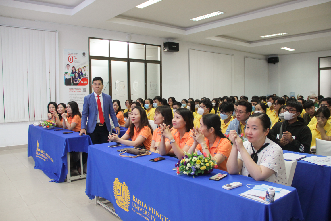 Chào đón tân sinh viên trường đại học bà rịa vũng tàu