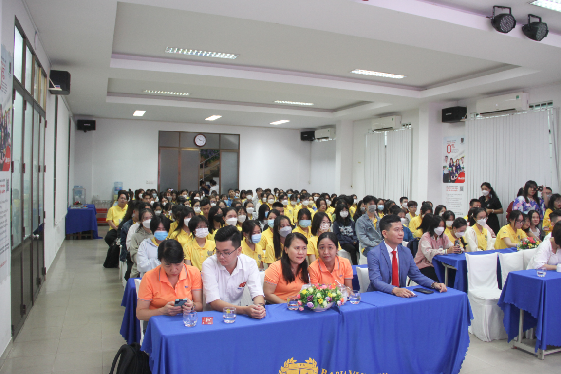 Chào đón tân sinh viên trường đại học bà rịa vũng tàu